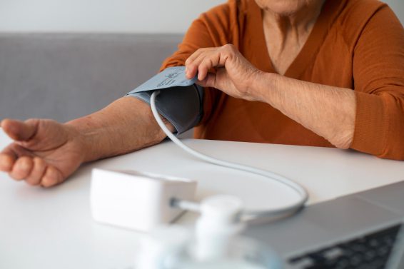 Prawidłowy puls i ciśnienie u seniora – co warto wiedzieć?
