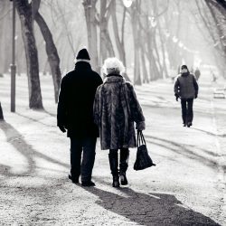 Jak zadbać o Seniora zimą? – poradnik