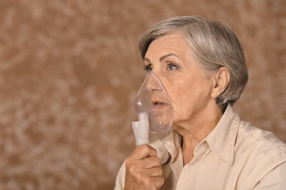 Zapalenie płuc u starszej osoby – objawy, przyczyny i rokowania